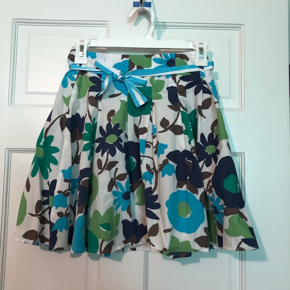 Kids floral skirt! Size 7-8 Y